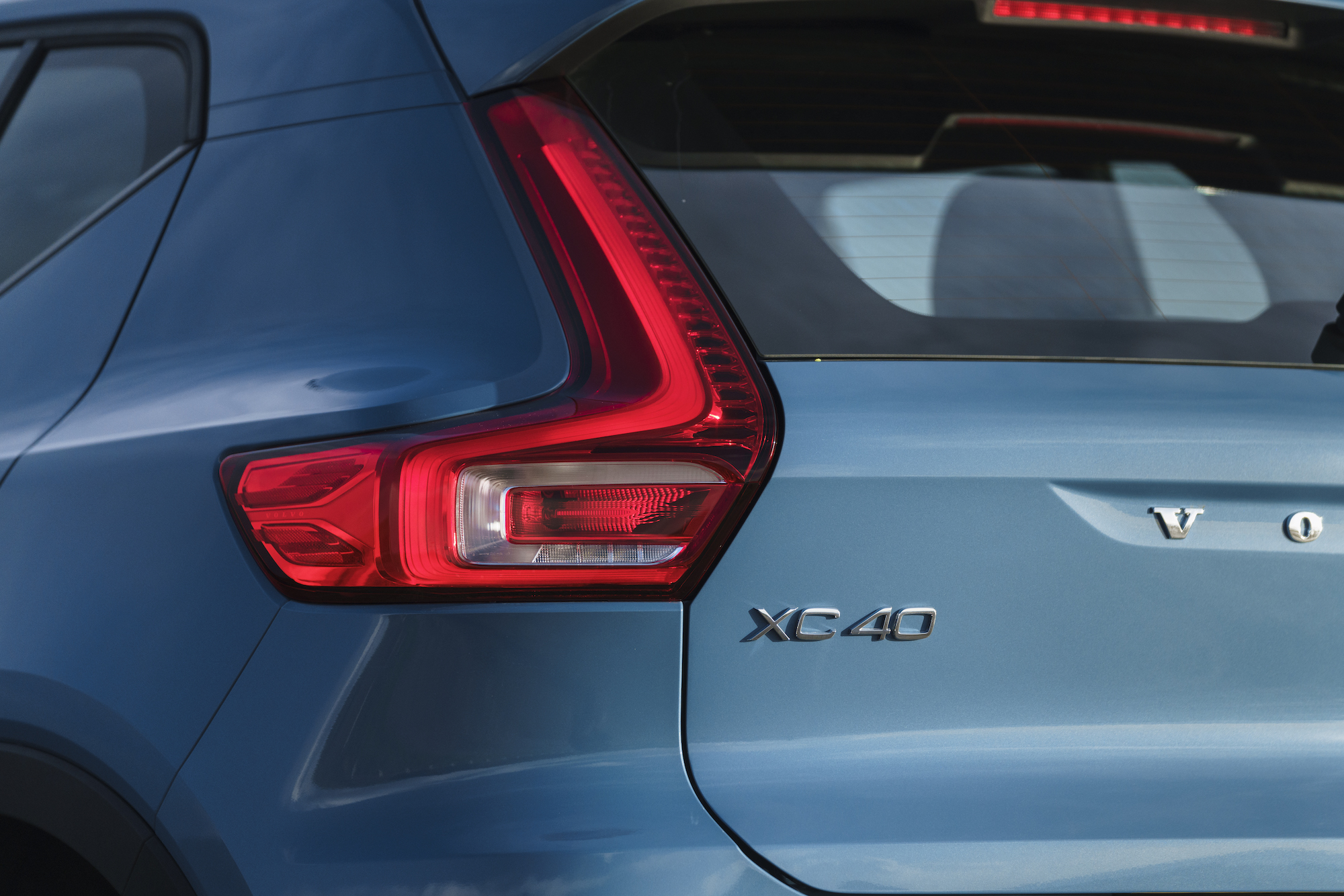 Which volvo xc40 sales should i buy